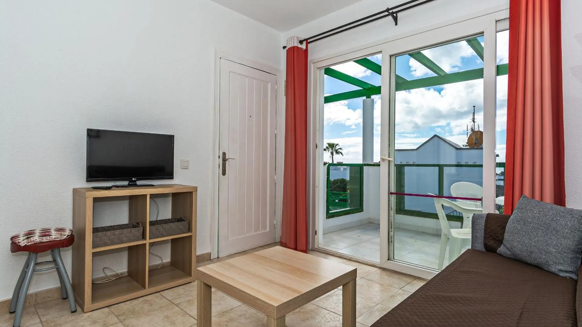 Guasimeta Duplex - Pool & Balcony Apartment Puerto del Carmen  0*, Puerto del Carmen (Lanzarote) Spain