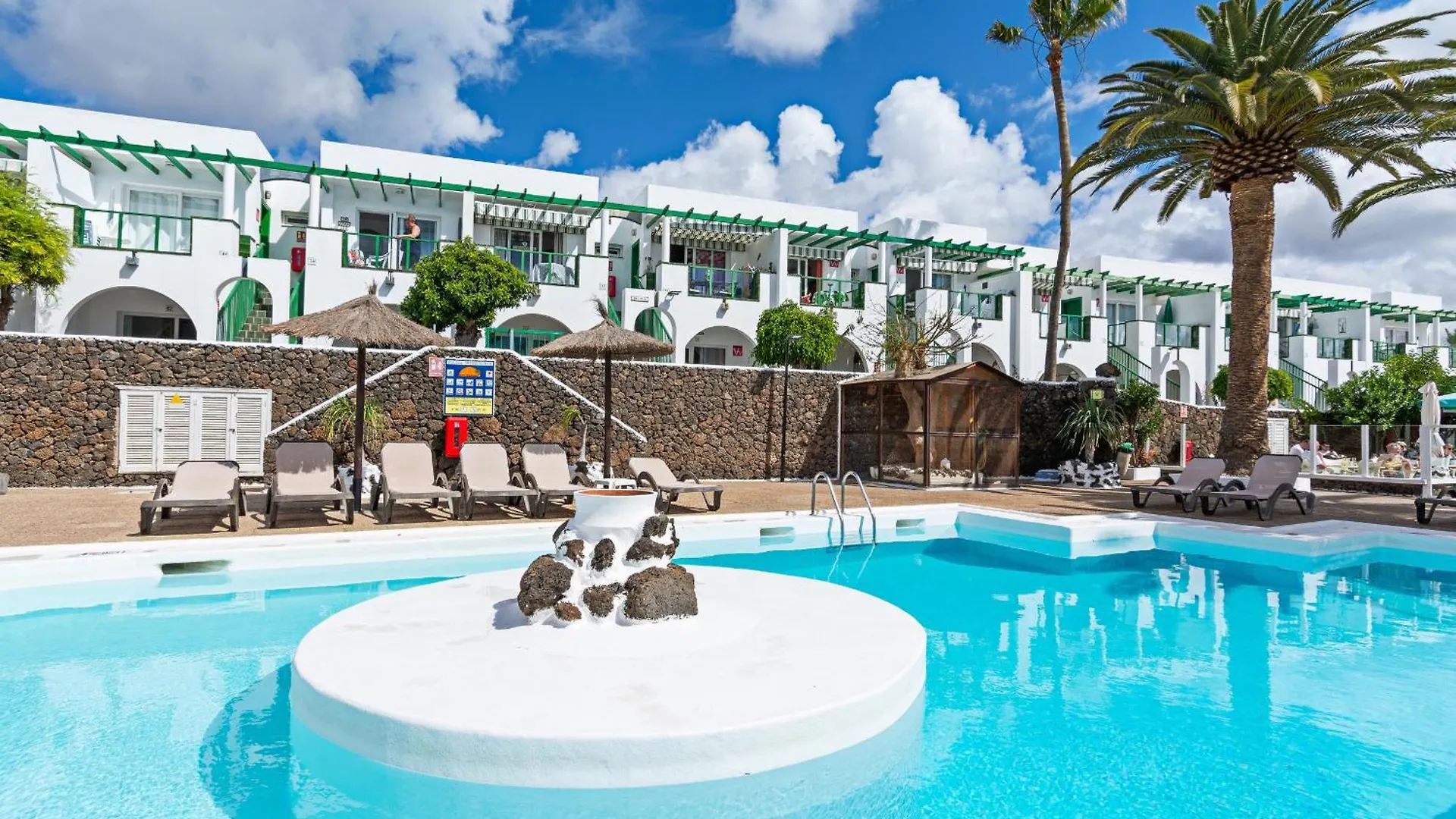 Guasimeta Duplex - Pool & Balcony Apartment Puerto del Carmen  0*, Puerto del Carmen (Lanzarote)