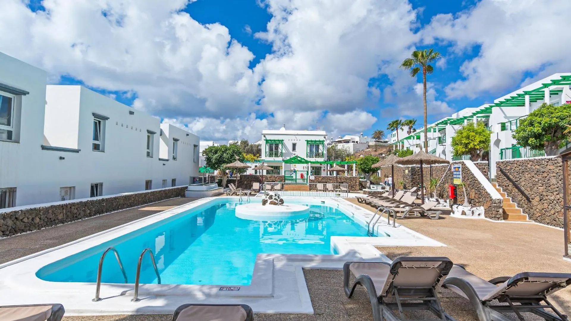 Guasimeta Duplex - Pool & Balcony Apartment Puerto del Carmen  Puerto del Carmen (Lanzarote)