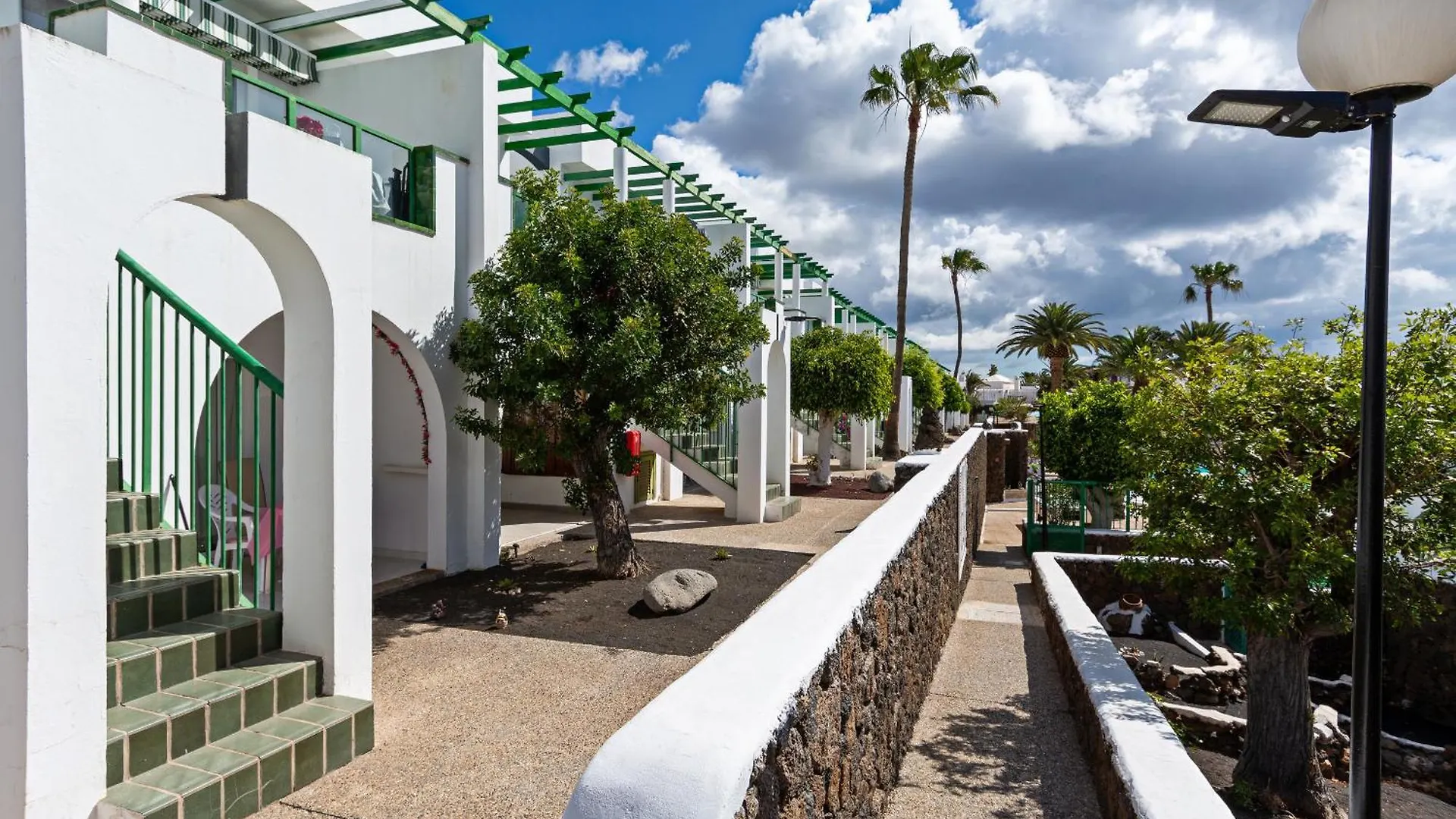 Guasimeta Duplex - Pool & Balcony Apartment Puerto del Carmen  0*, Puerto del Carmen (Lanzarote)